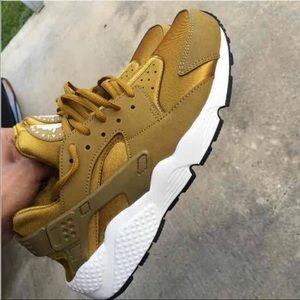 Gold huarache